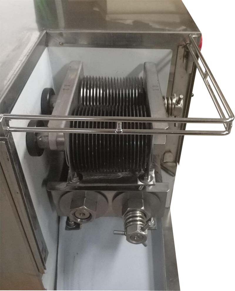 Shredded Meat Cutting Machine with Double 10mm Blade Meat Processing Tool 110V