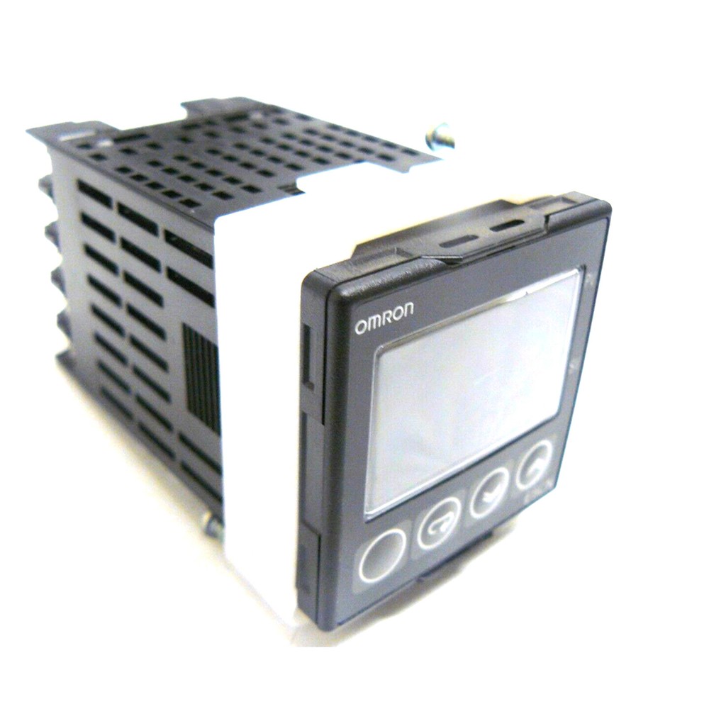 1PC New In Box OMRON E5CN-R2T 100-240VAC Temperature Controller