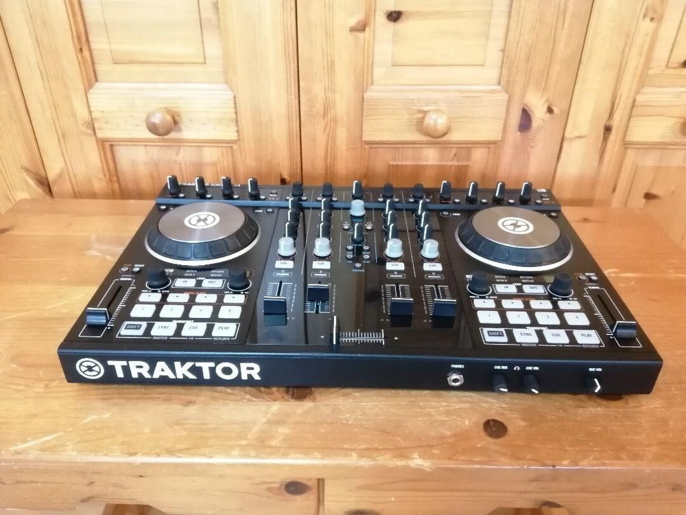Native Instruments Traktor Kontrol S4 MK2  Pro DJ Controller 4-Deck PCDJ S4MK2