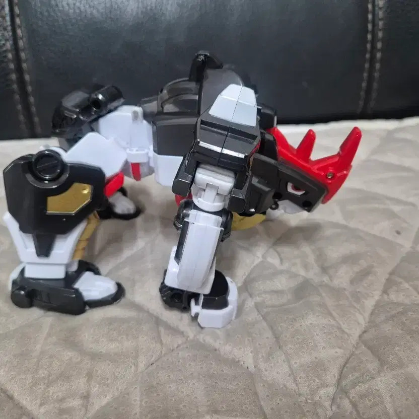 Mini Special Force Animaltron Kora Robot with Weapons