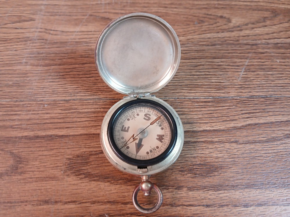 Rare vintage dial operating pocket compass (WWI).