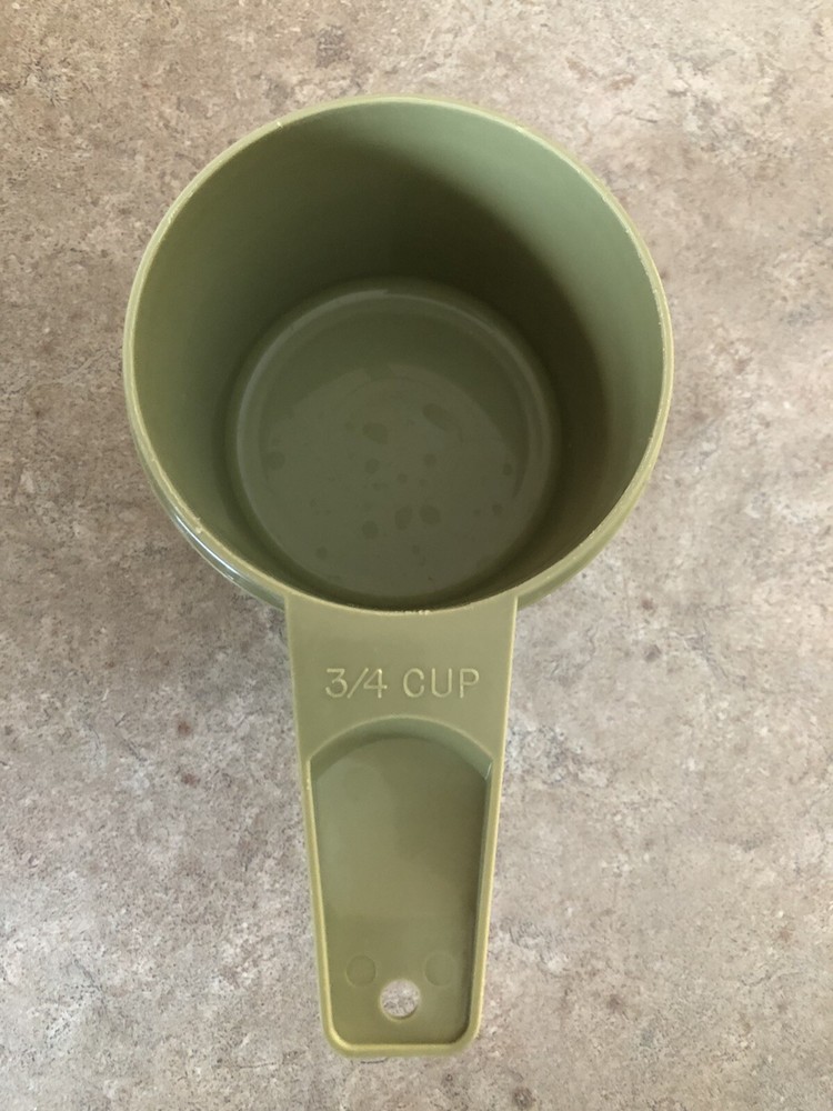 Tupperware 3/4 Cup Avocado Measuring Cup used