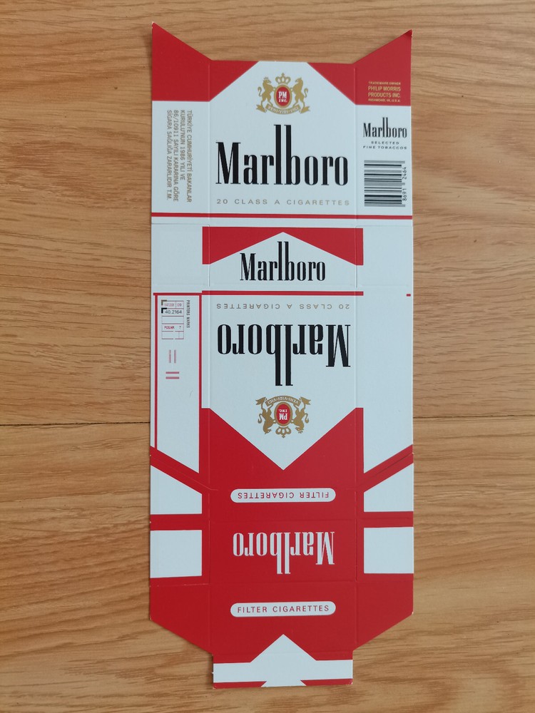 opened empty cigarette hard pack--84 mm-?-Marlboro