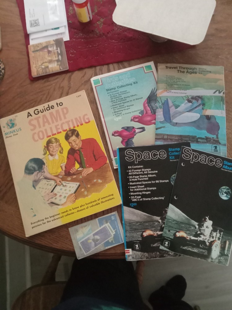 VINTAGE MINKUS A GUIDE TO STAMP COLLECTING 1962 IN GREAT SHAPE + 3 stamp kits