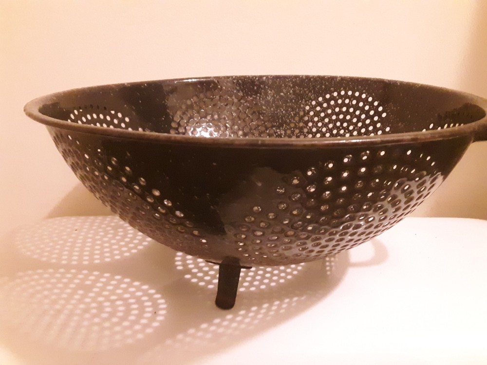 Vintage Agateware Black Speckled Strainer Colander- Handles