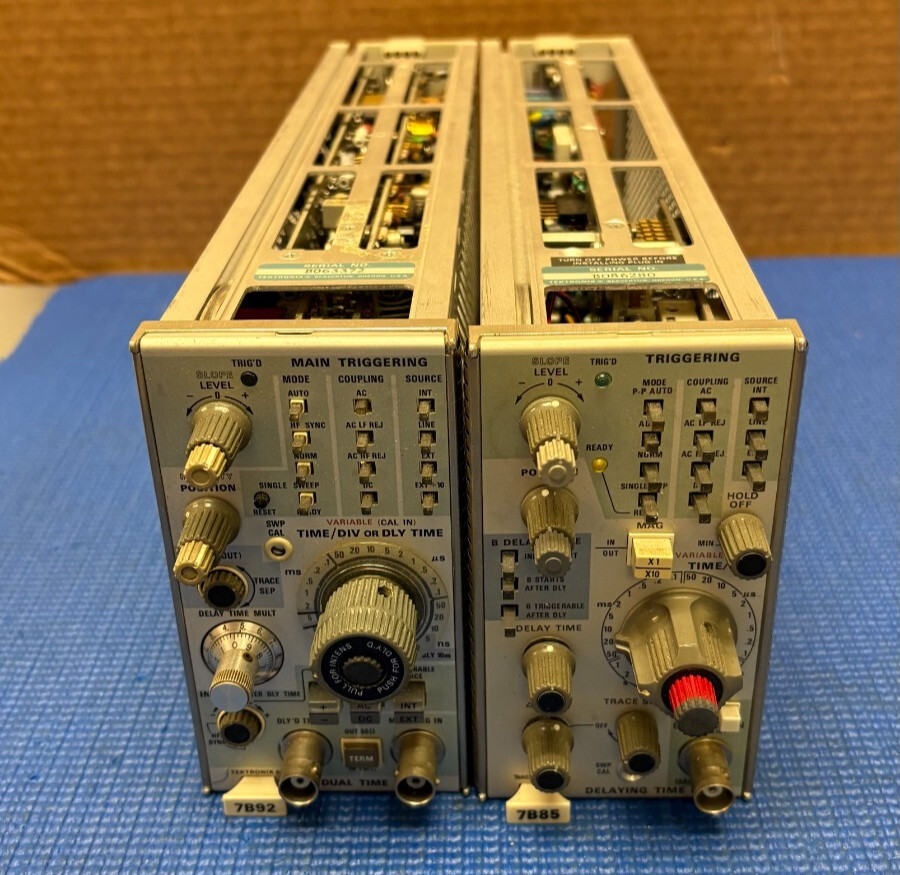 Tektronix 7B92 DUAL TIME BASE & 7B85 DELAYING TIME BASE MODULES