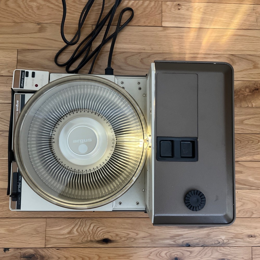 Vintage Argus Roundabout 912A Slide Projector