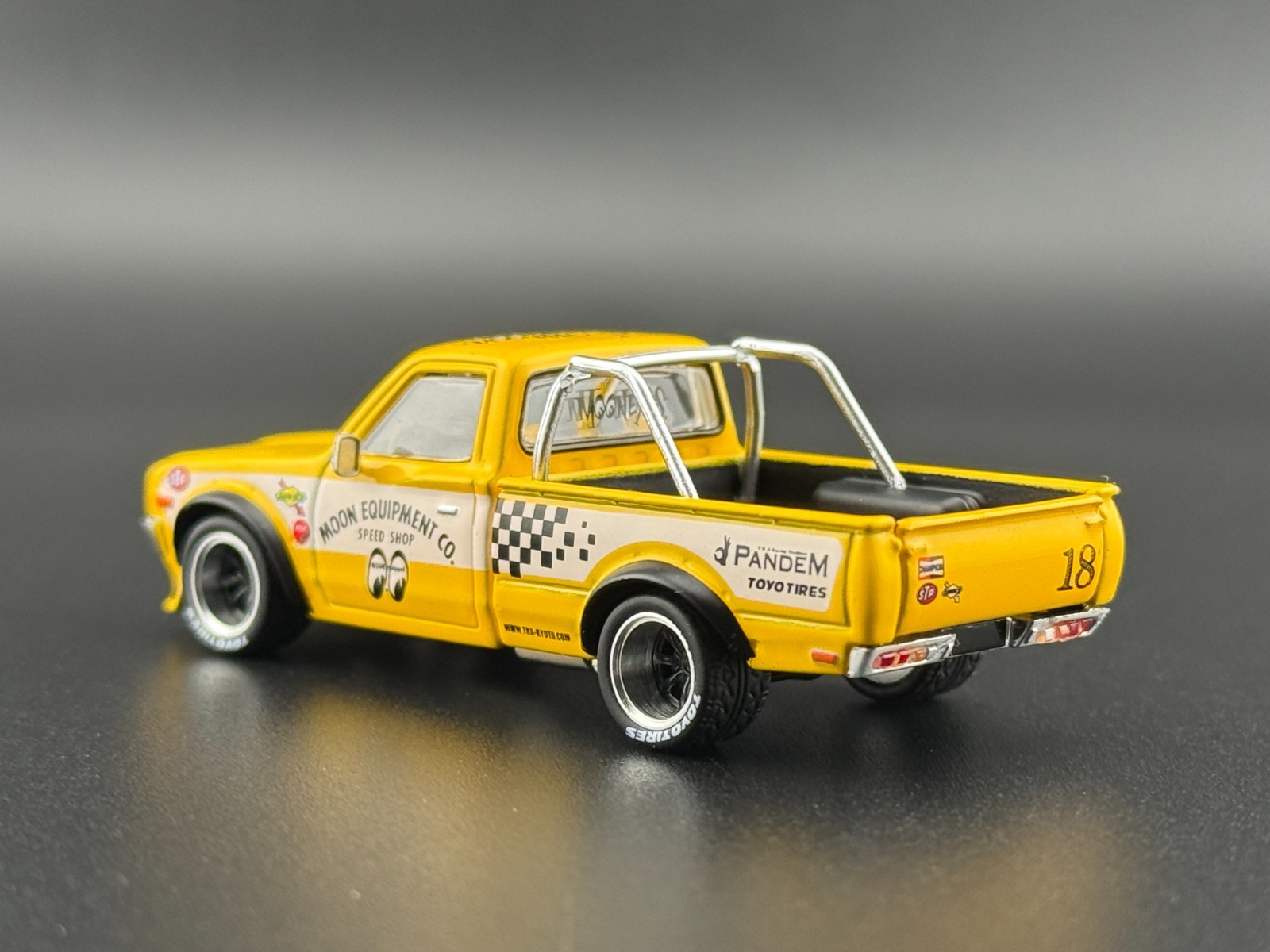 Pop Race Pandem Datsun 620 MOONEYES 640250 1/64