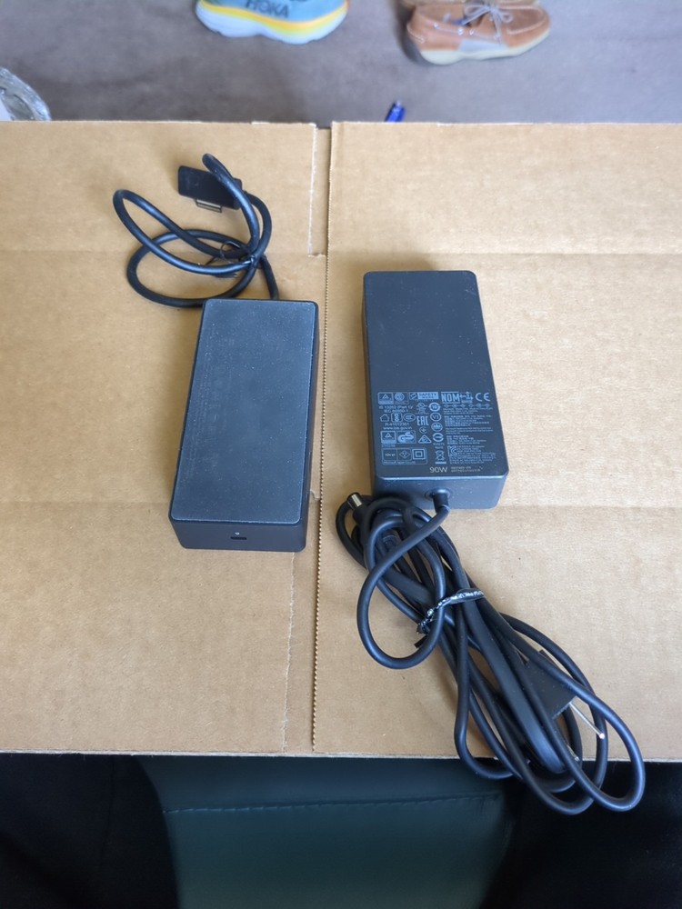 Microsoft Surface Dock Model: 1661 - Docking Station