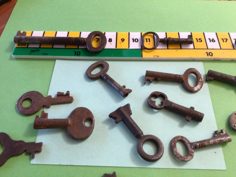20 Vintage small Keys