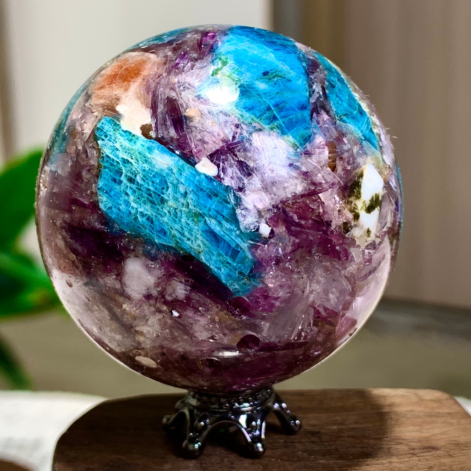 132G Natural Blue Aptite +Sun Stone purple lepidolite Sphere mineral sample