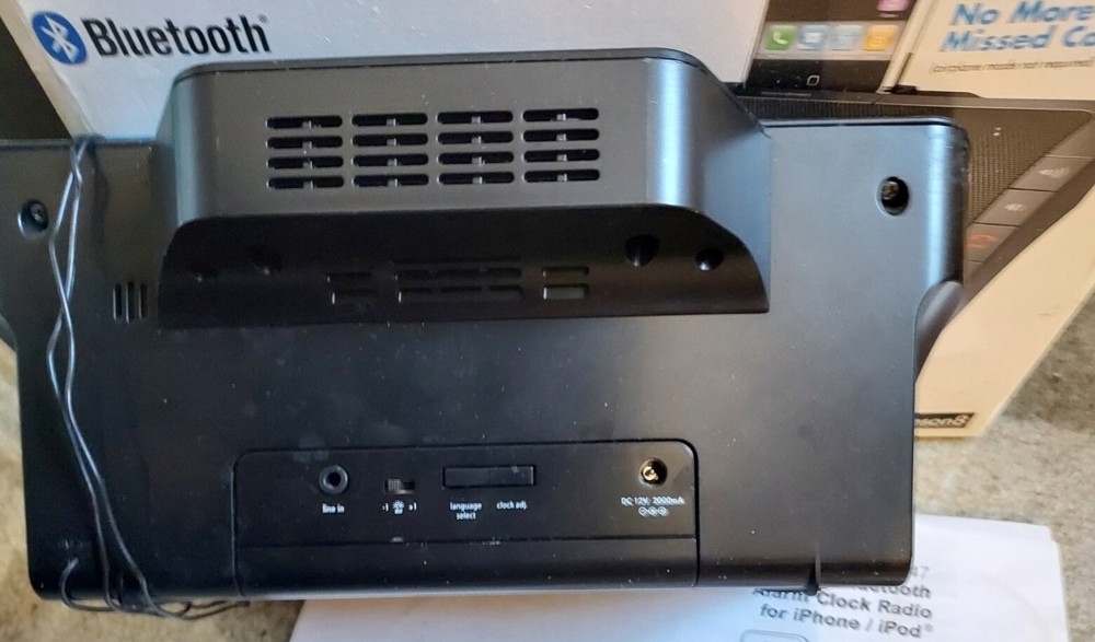 iHome iP47 Docking Station For iPhone/iPod **DOES NOT INCLUDE AC ADAPTER **