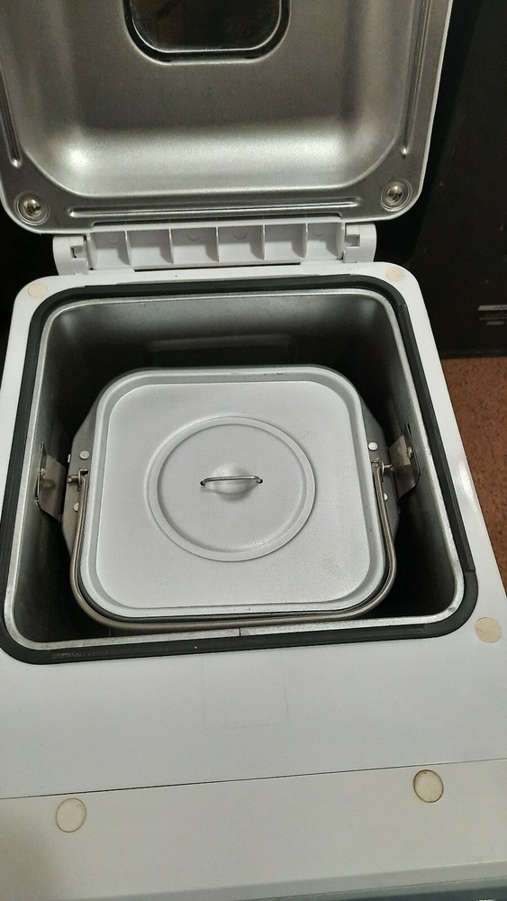 Aroma BreadChef 2 Pound Bread Maker Bread Machine ABM-230