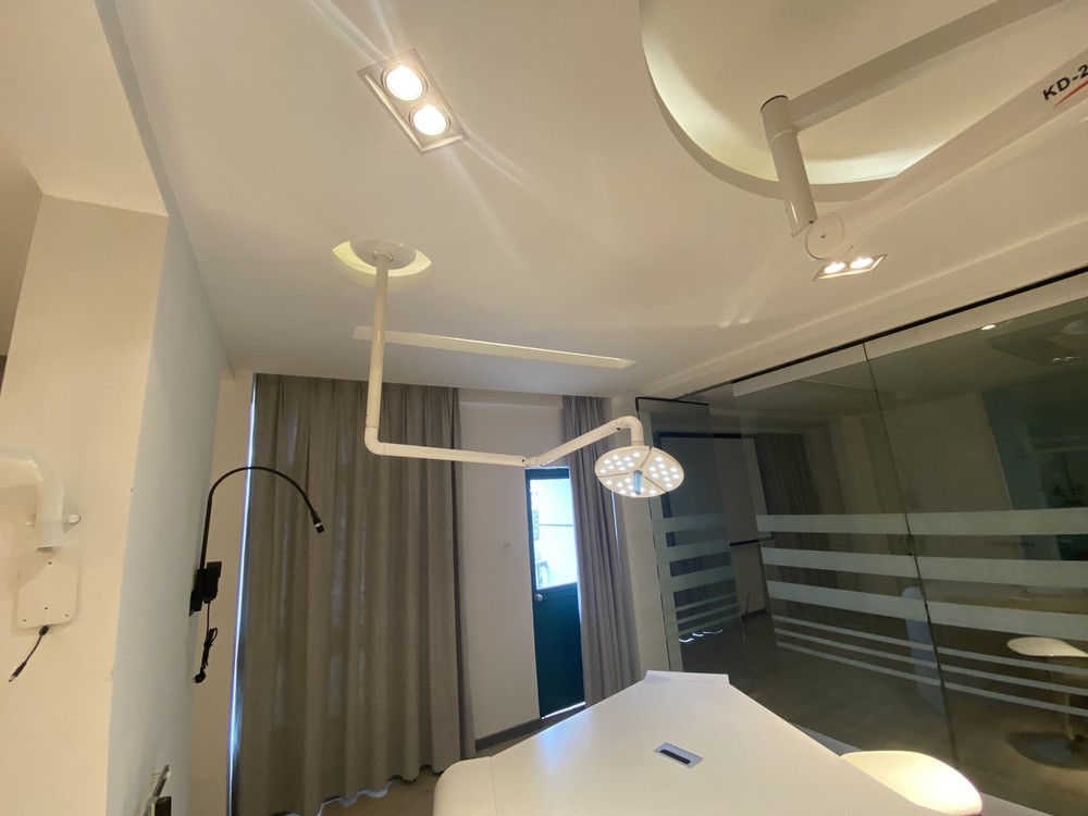 KWS Dental LED Shadowless Ceiling Mounted Operating Examination Lamp KD-2018D-1