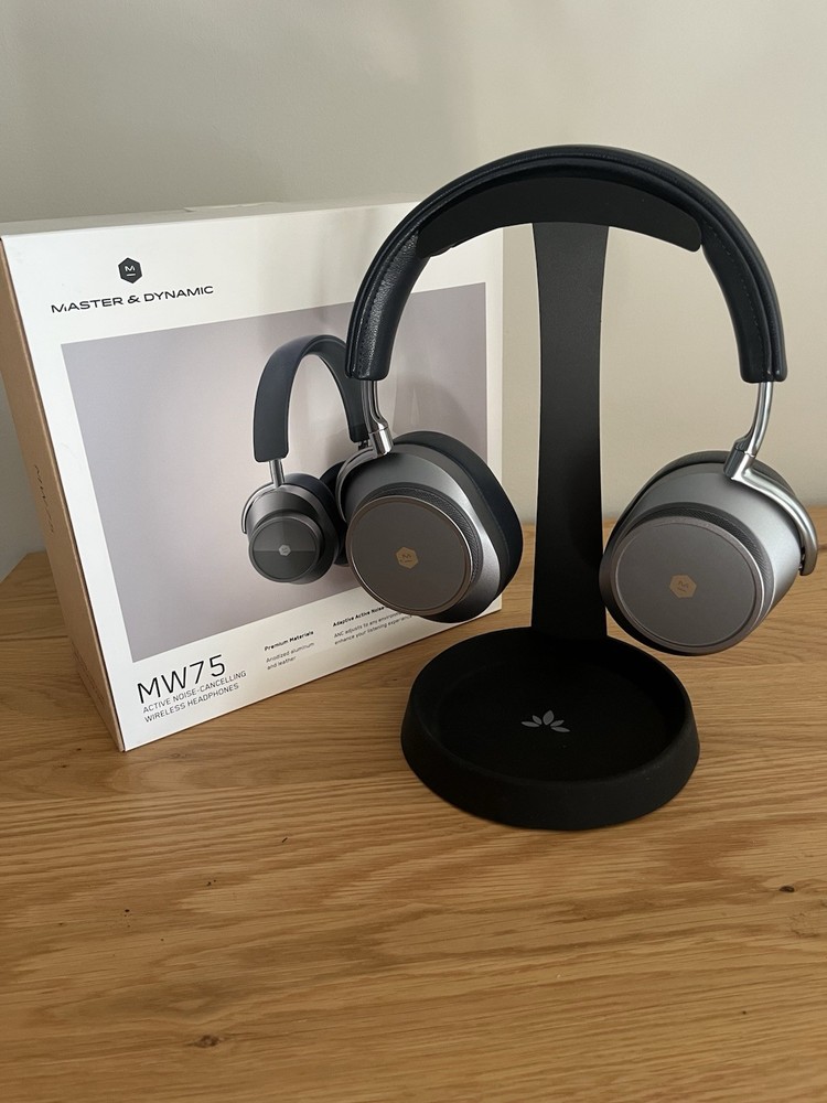 Master and Dynamic MW75 headphones