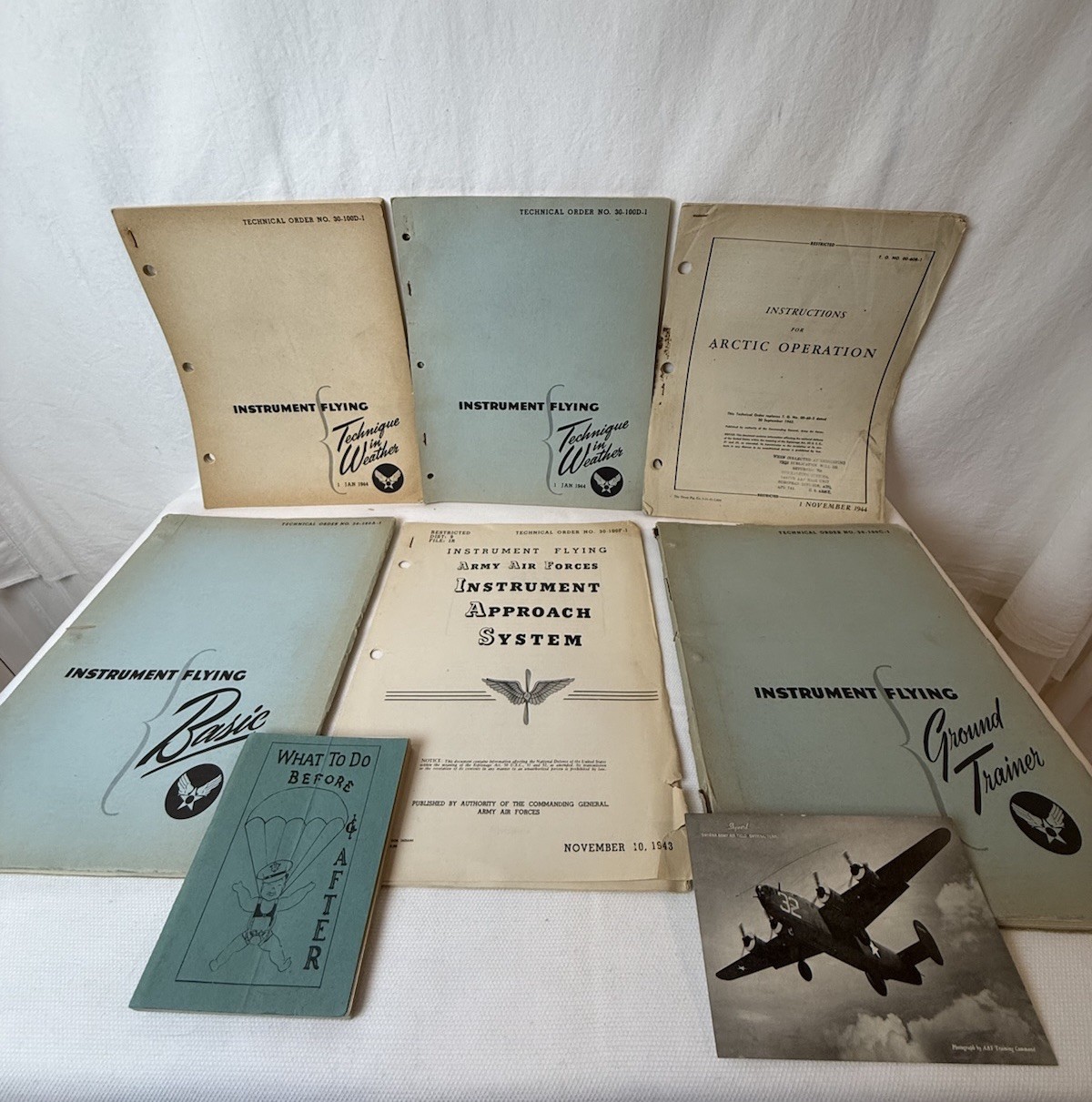 Vintage Set Of WW2 USAAF Flight Training Manuals (6) and More, 1943-1944