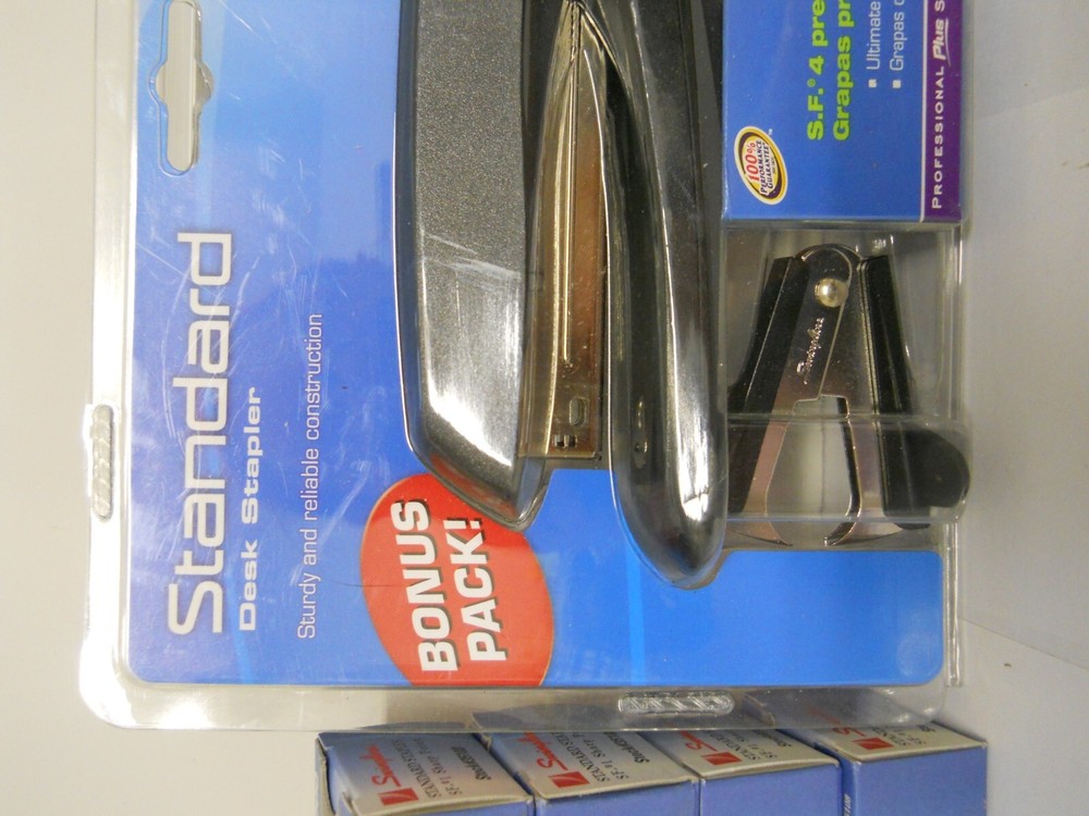 Lot- Swingline Standard Stapler. Destapler, & 21,250 Staples 1 Sharp Point