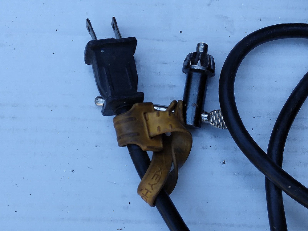 DW101 DEWALT CORDED VSR DRILL MODEL DW 101 w/ Chuck Key.