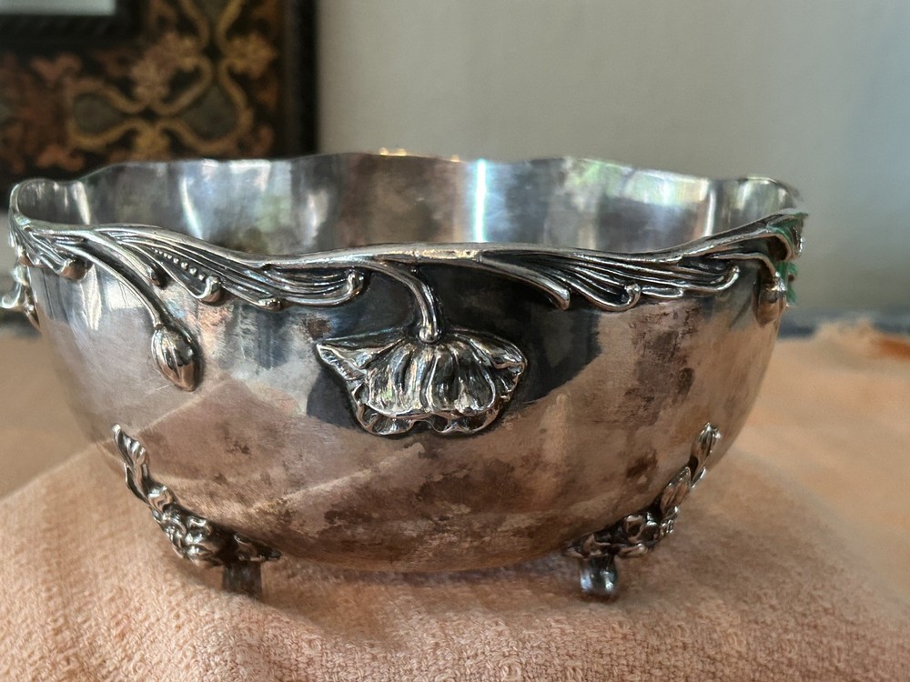 Adelphi silverplate serving bowl, 8 inches wide