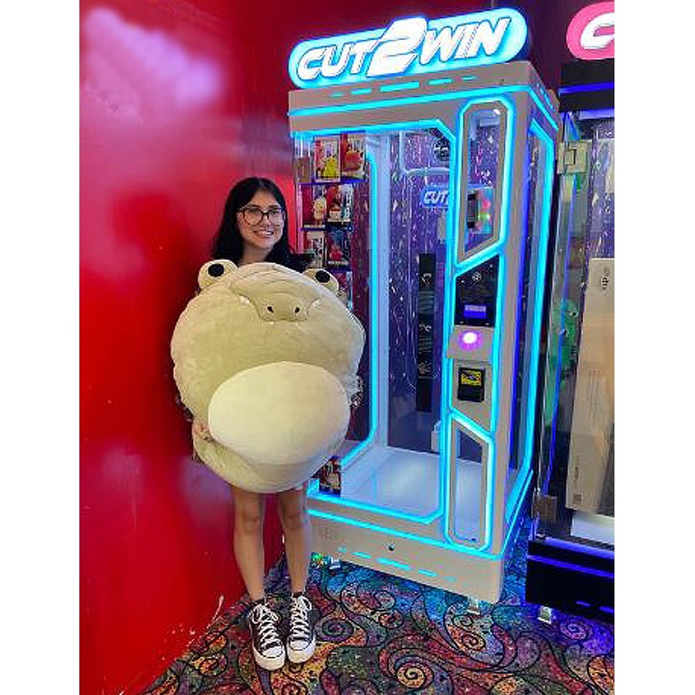 Cut 2 Win Arcade Skill Game - Deluxe Cabinet