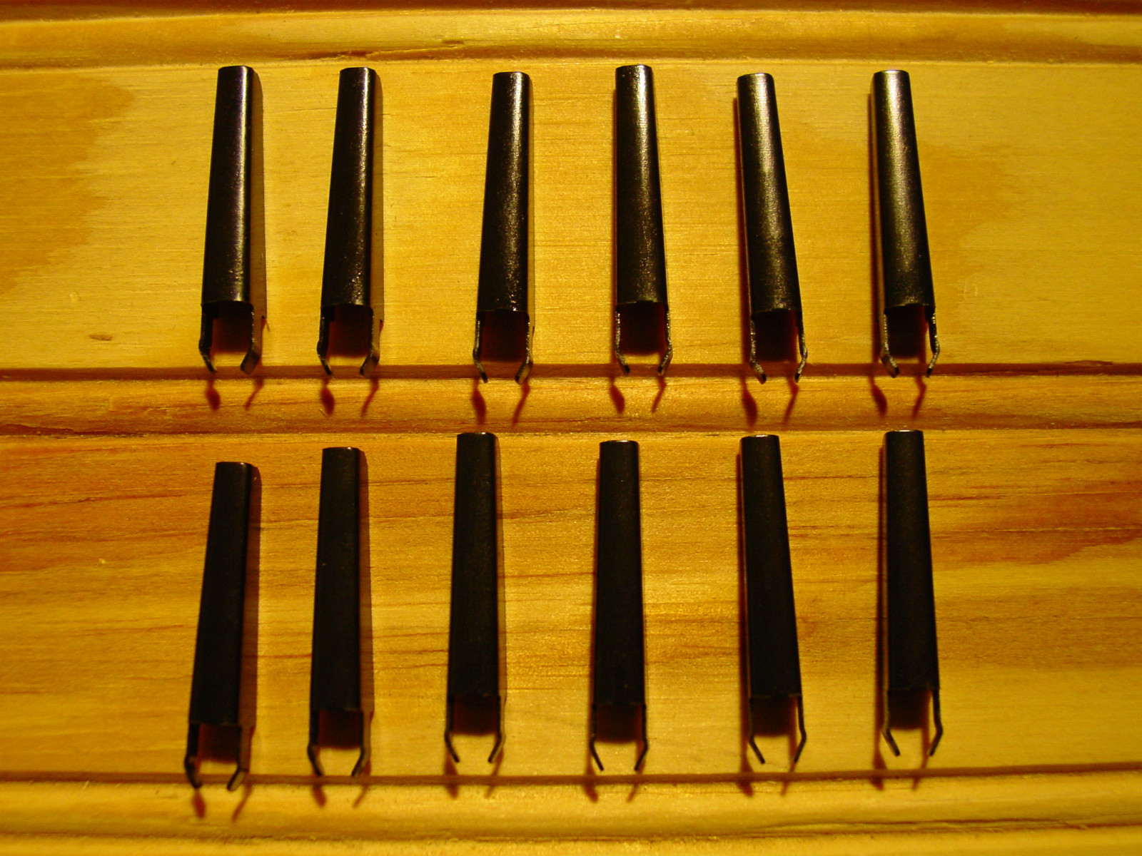 12 Lionel 2411-4  Flat Car Metal Lumber Stakes One dozen 2411-4 Stakes Free Ship