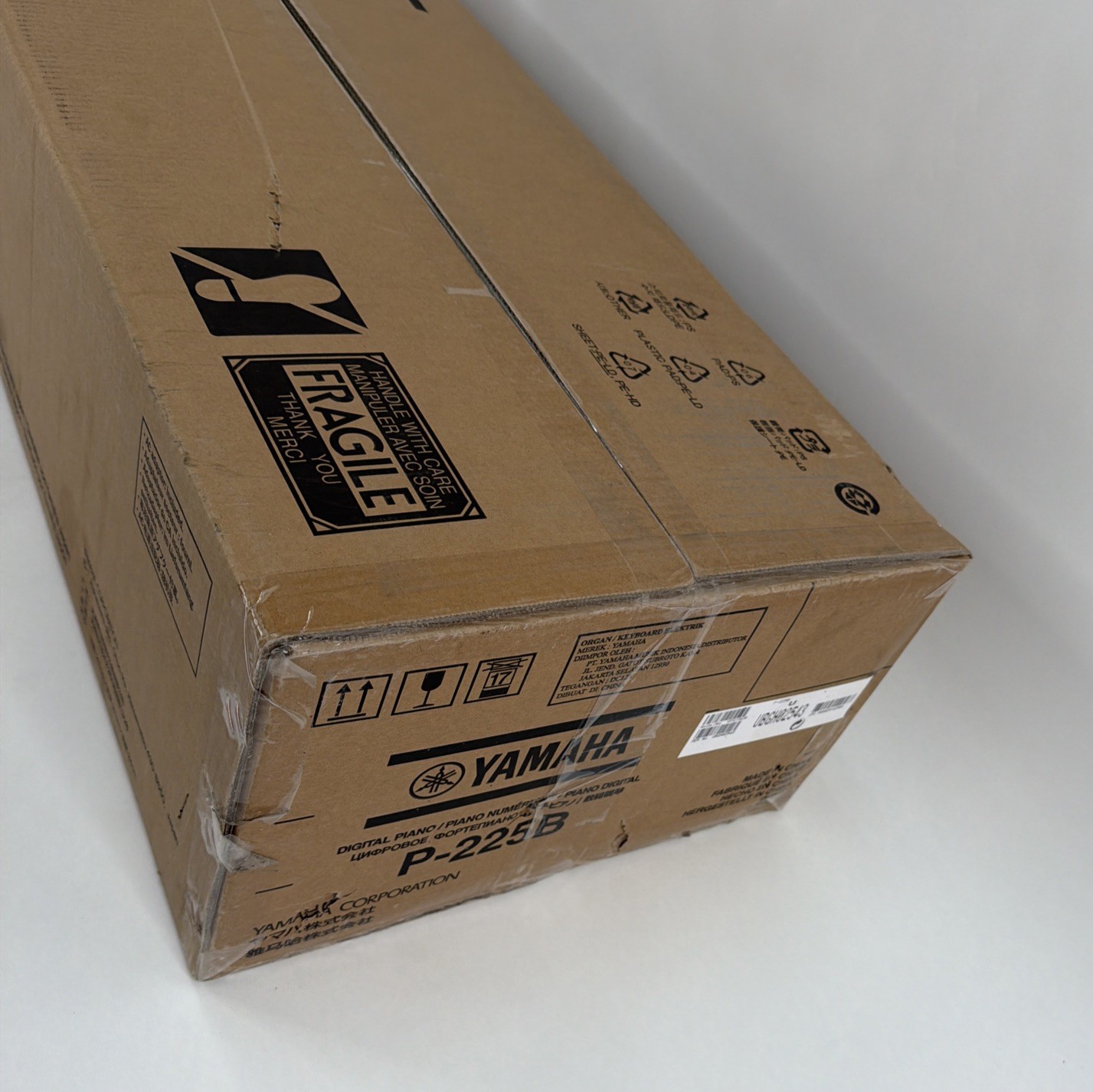 Yamaha P-225B 88-Key Deluxe Digital Piano