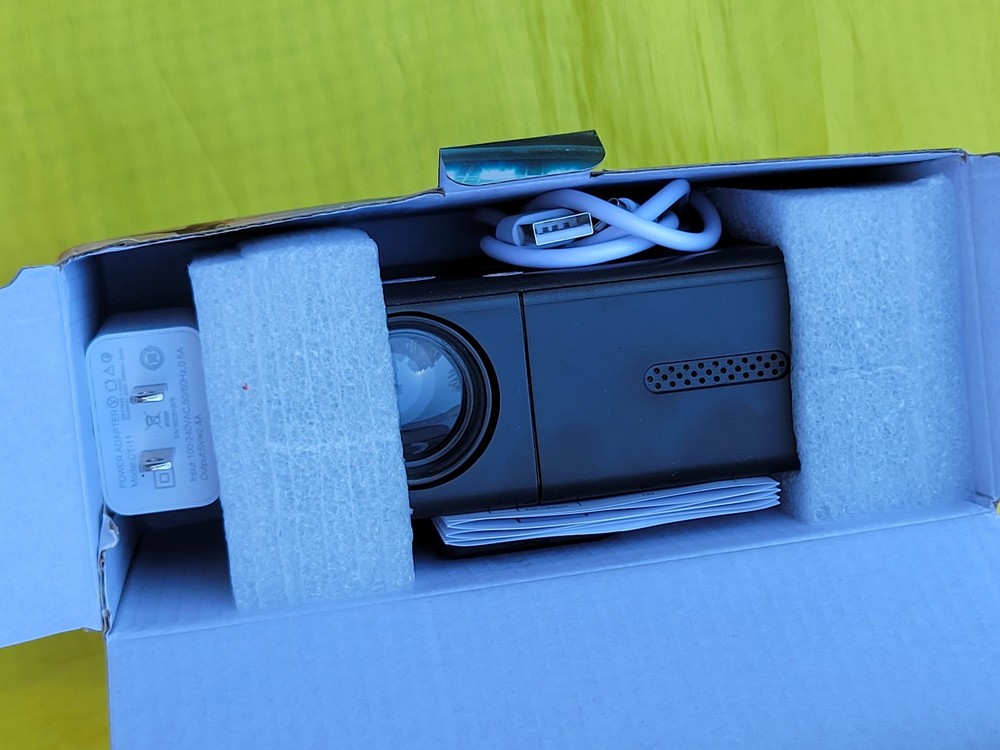 LED Projector Multimedia Home Theater USB HDMITested & Working Condition AS IS