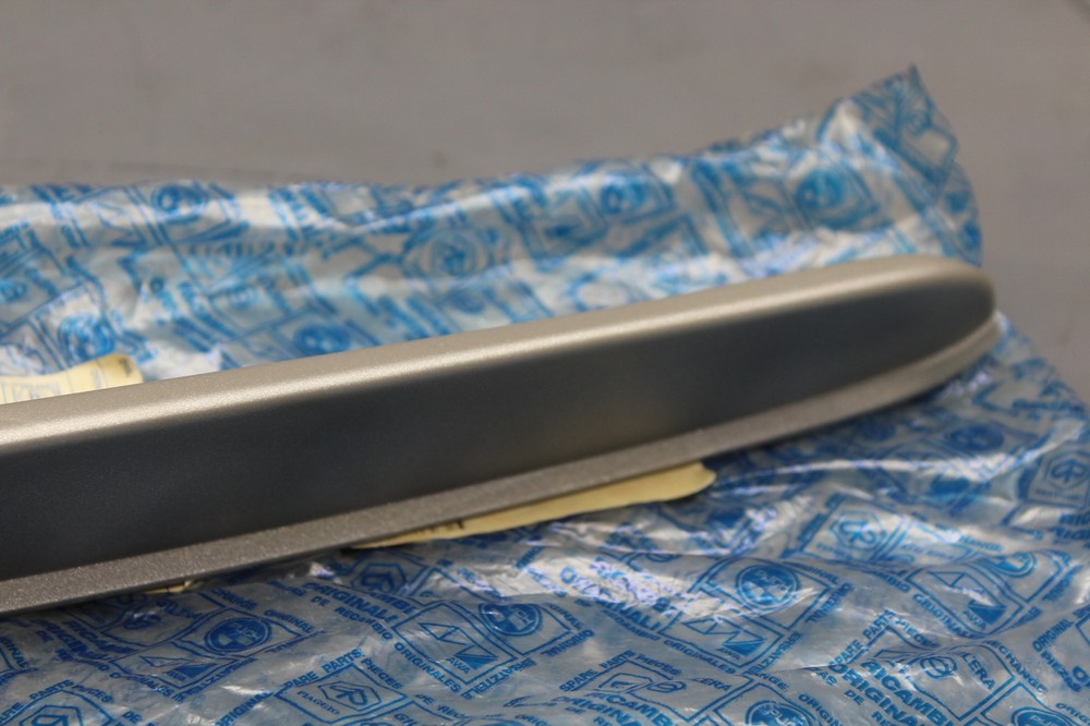OEM PIAGGIO RIGHT HAND HANDLEBAR GUARD PROTECTOR DEFLECTOR CM0073010043 #8