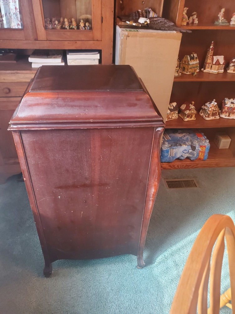 Victor Vietola XI,Record Player