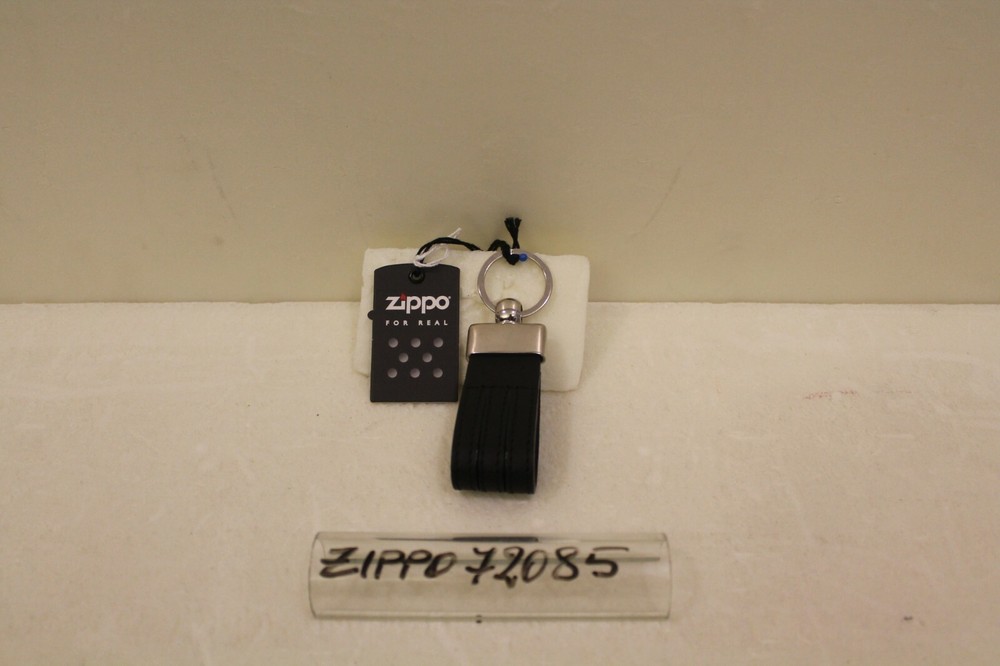 Keychain - Leather/Metal - Chrome/Black - Cod.L72085 - Zippo