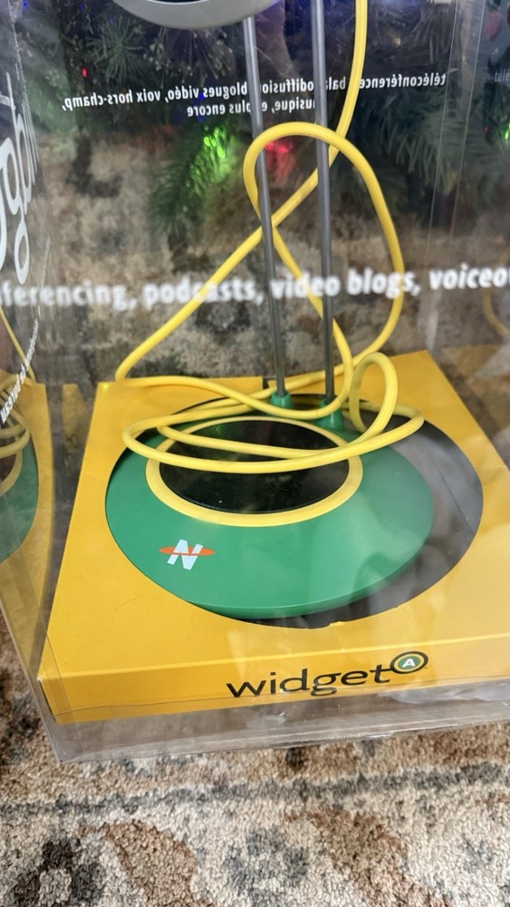 Widget A Desktop USB Condenser Microphone Green/Yellow
