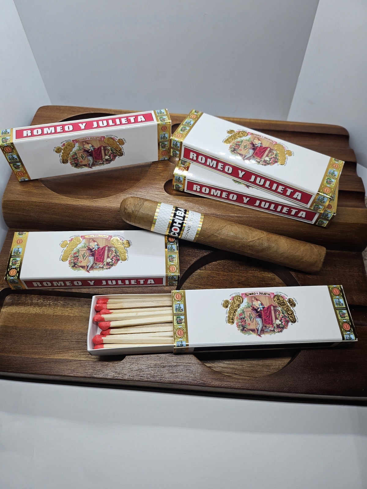 ROMEO Y JULIETA 4 inch COLLECTIBLE HOME BAR Display 1 box of 20 CIGAR MATCHES