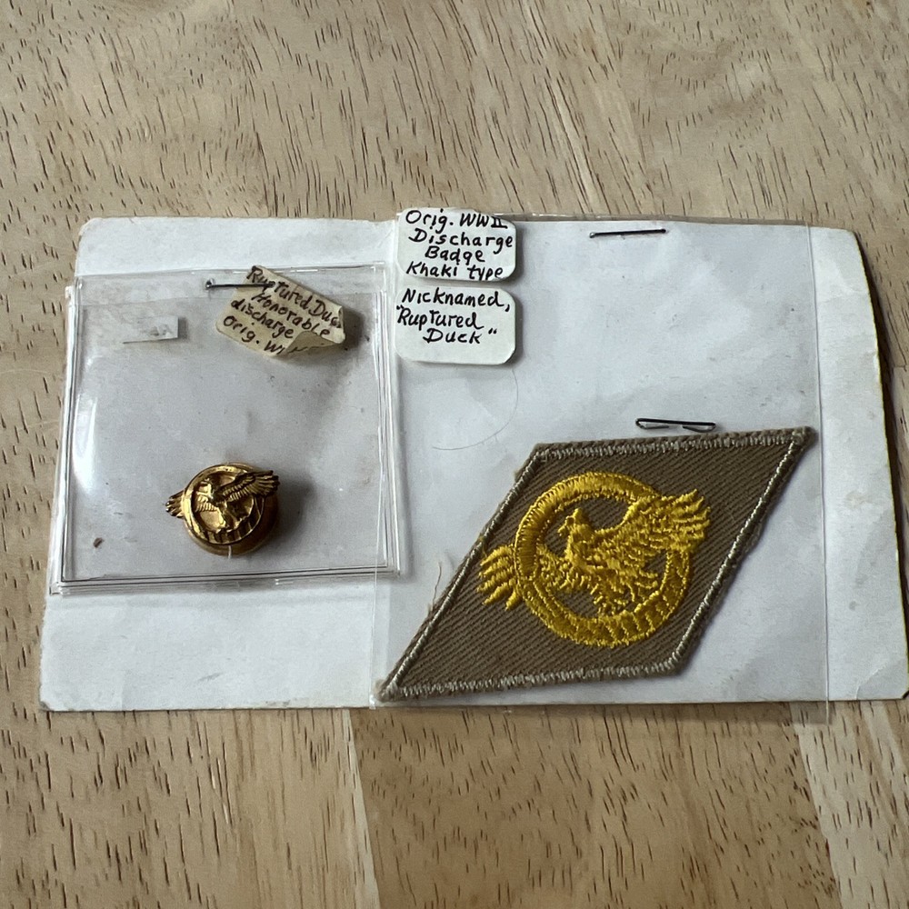 WWII Honorable Discharge Ruptured Duck Patch And Pin