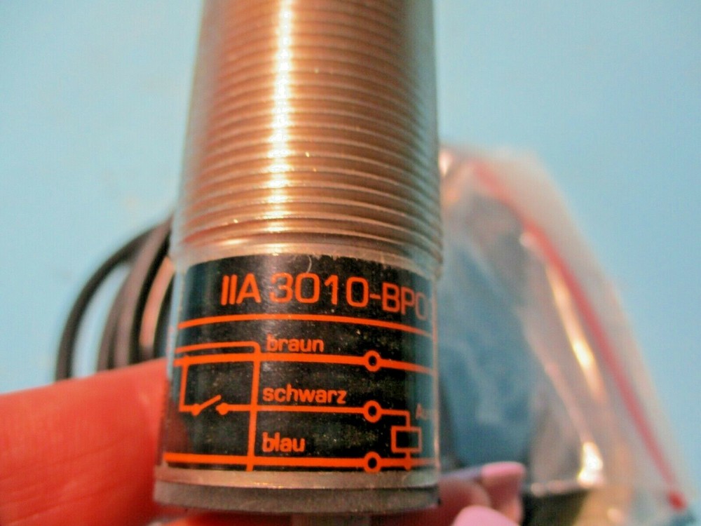 NEW IFM EFECTOR IIA3010-BPOG INDUCTIVE PROXIMITY SWITCH