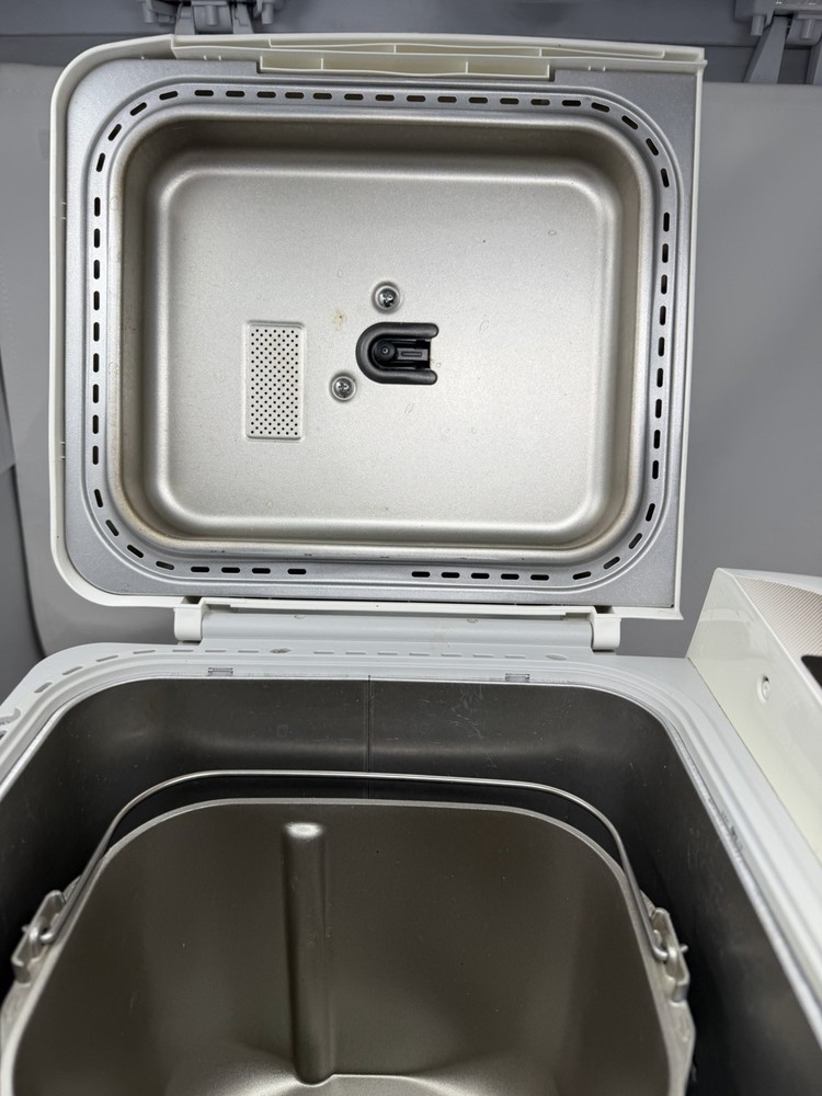 Panasonic SD-YD205 Automatic Bread Maker Machine TESTED / WORKS