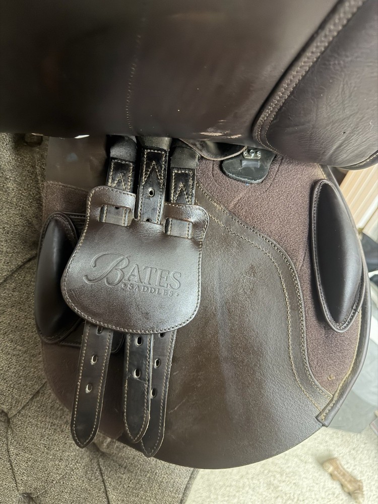 Bates Caprilli Close Contact+ Saddle with Forward Flap Luxe Leather