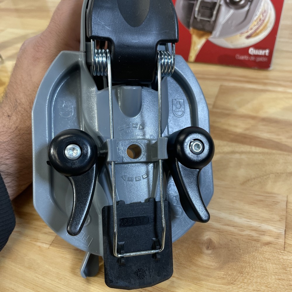 Mixing Mate Quart Size Paint Can Lid