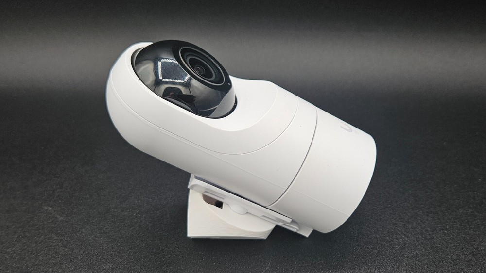 Down Angled Inside Corner Mount for Unifi Instant & Flex Cameras (G3, G4, G5)