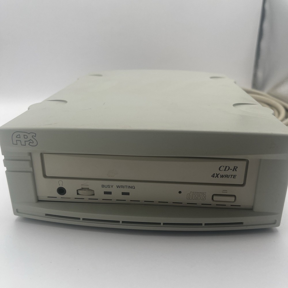 CD-R APS TECHNOLOGIES 106747 (4X Write)  w/ Some Cables and Accessories.