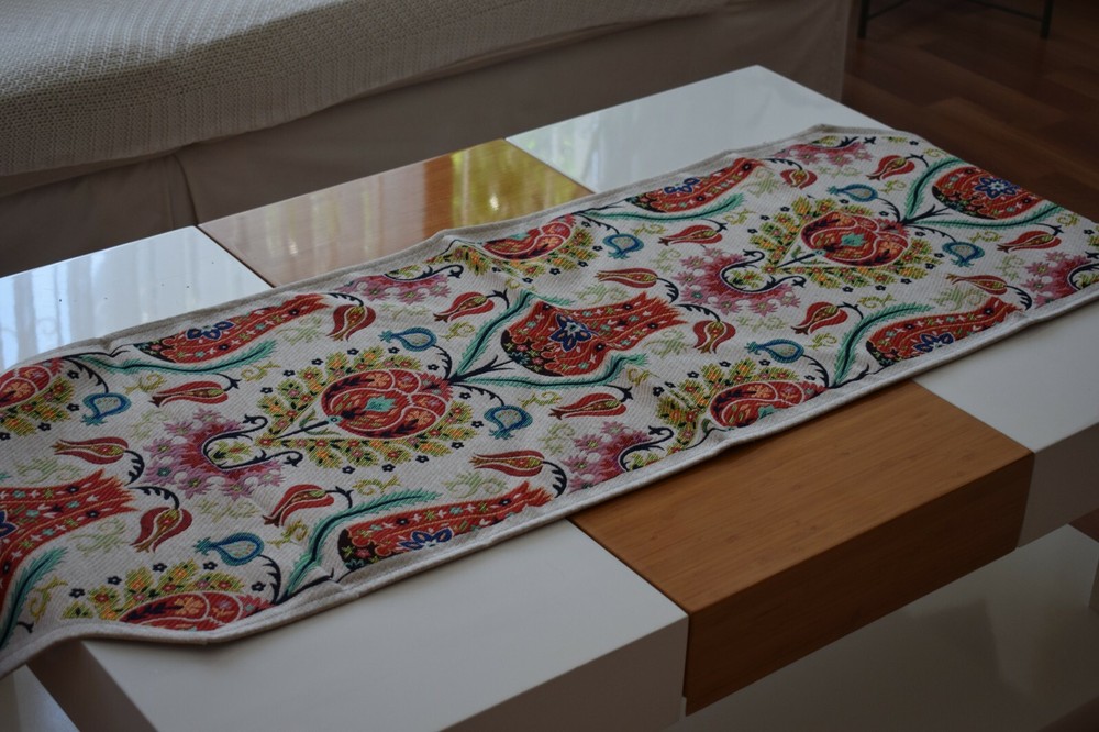 Table Runner Authentic Tulip Motif Table Runner Seljuk Design