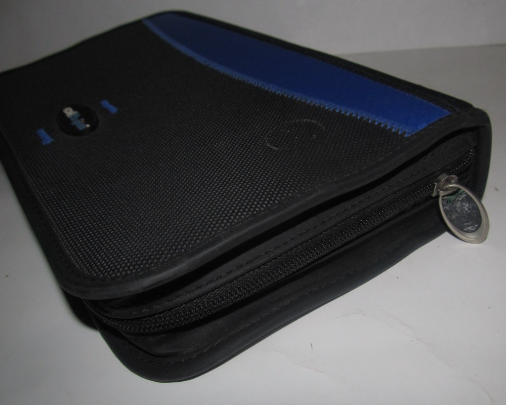 CD Projects Zippered 56-Disc CD Case Black & Blue Zipper Storage Case (WSS2)