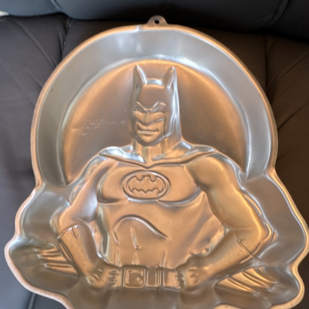 Wilton Batman Aluminum Cake Pan Comic Book Hero Bakeware