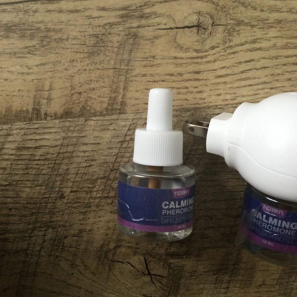Cat Calming Diffuser, 2 in 1 Cat Calming Starter Kit (Diffuser Head + 2pcs 48ml