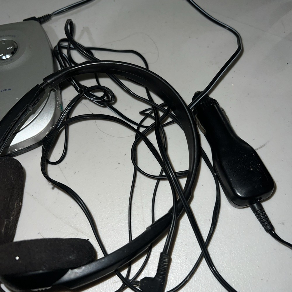 AIWA Portable CD Compact Disc Player EASS Plus 10 Sec No back cover