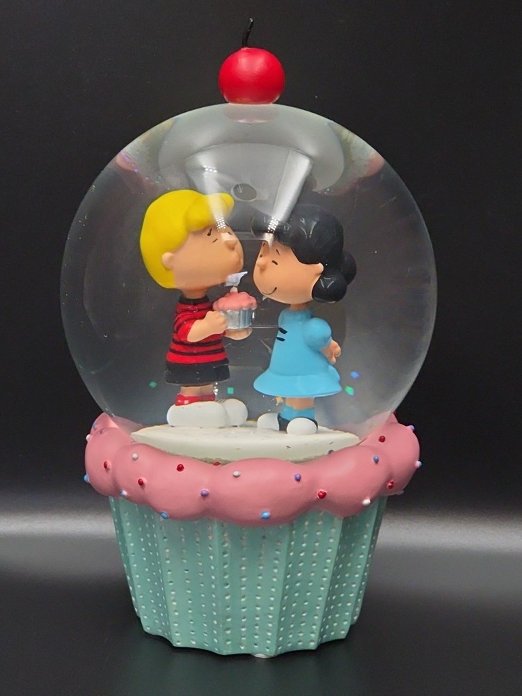Dept 56 Peanuts Cupcake Snow Globe Schroeder And Lucy