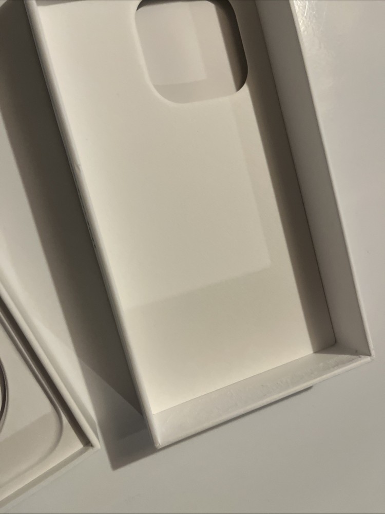 Apple iPhone 16 Pro Black Titanium 256GB - Empty BOX ONLY