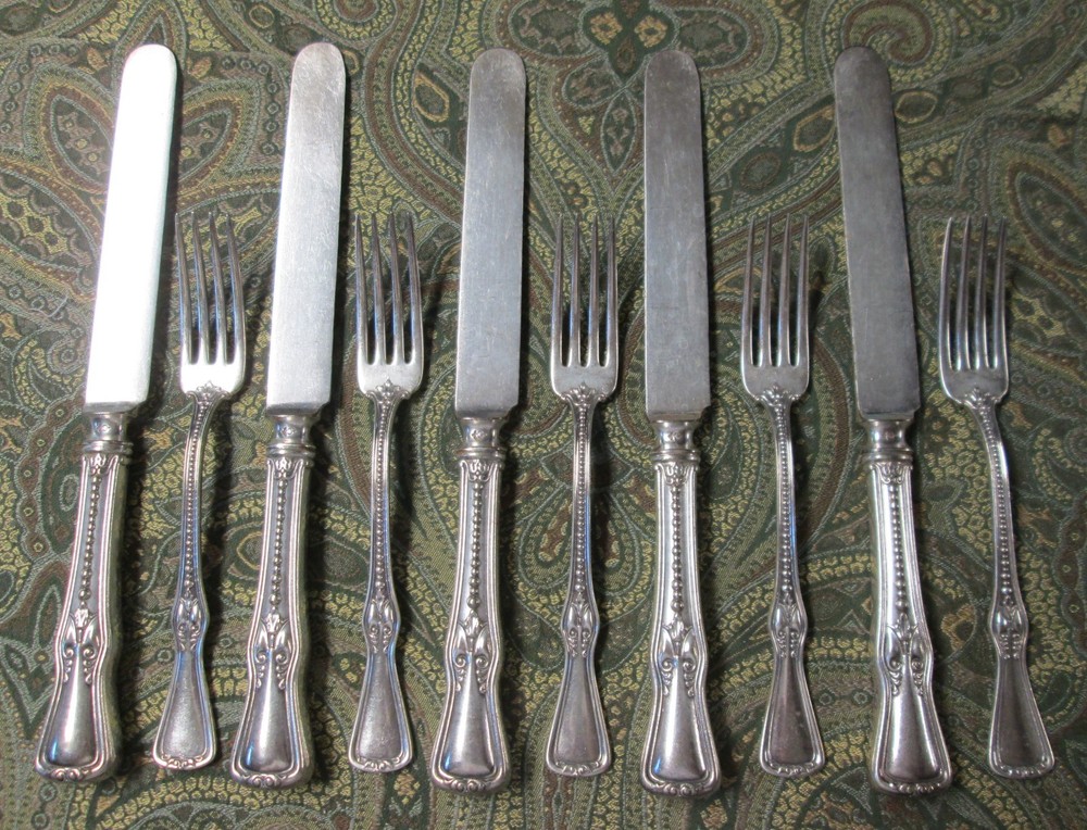 LA MODE 5 Forks & 5 Knives 1900 Silverplate Pattern Scroll & Bead No Monograms