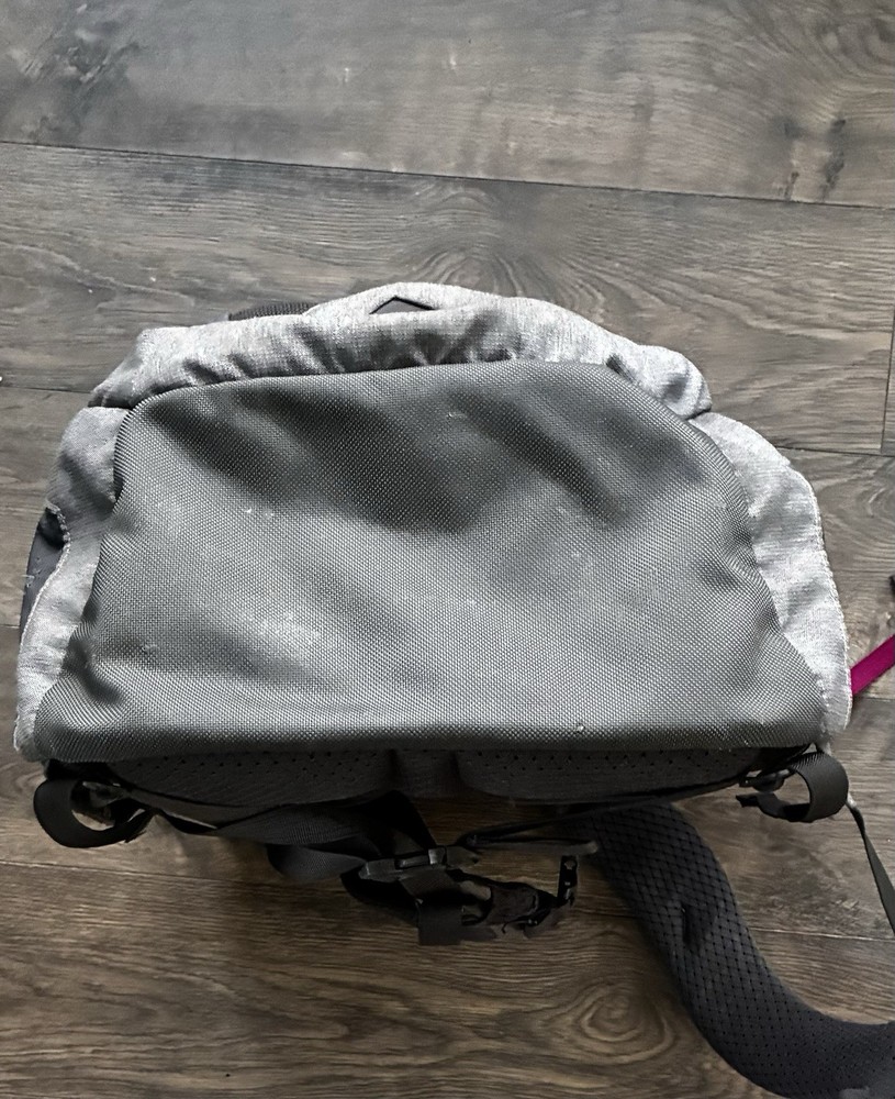 North Face Recon Backpack grey/maroon Flexvent School Travel Work Hiking