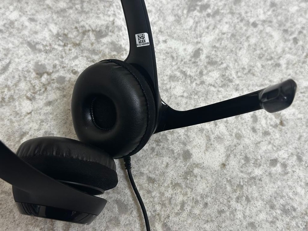 Logitech H390 Black Over the Ear Headset with Mic, USB Connect, Tested/Working