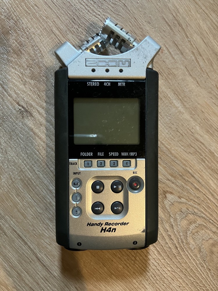 Zoom H4n Digital Recorder with AC adapter and (broken) case